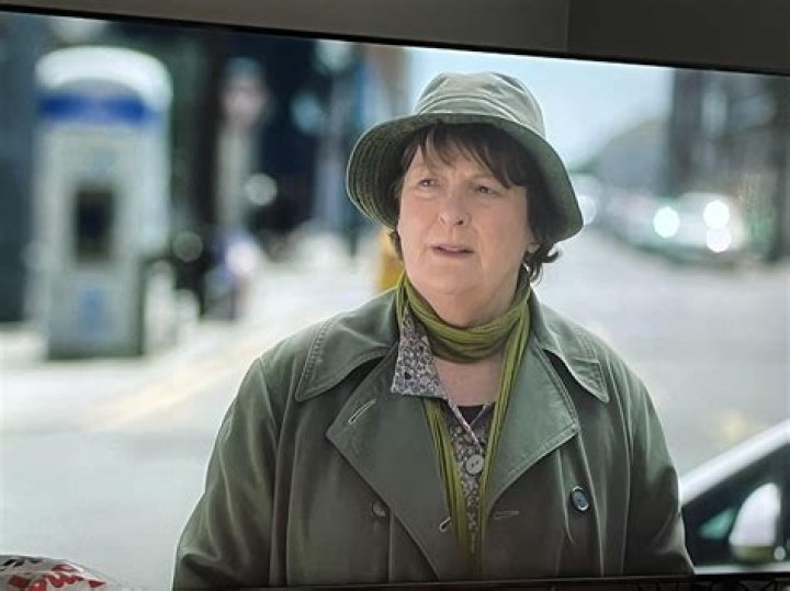 What did Vera do to Elliot?